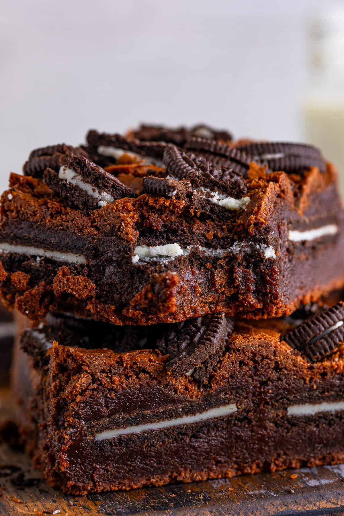 These Oreo brownies have a dark, rich chocolate flavor and little pockets of cookie goodness in every bite. Who doesn’t love little pockets of cookies??
