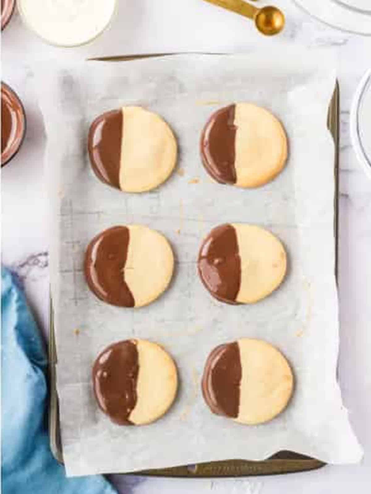 Shortbread cookies dipped halfway in melted chocolate