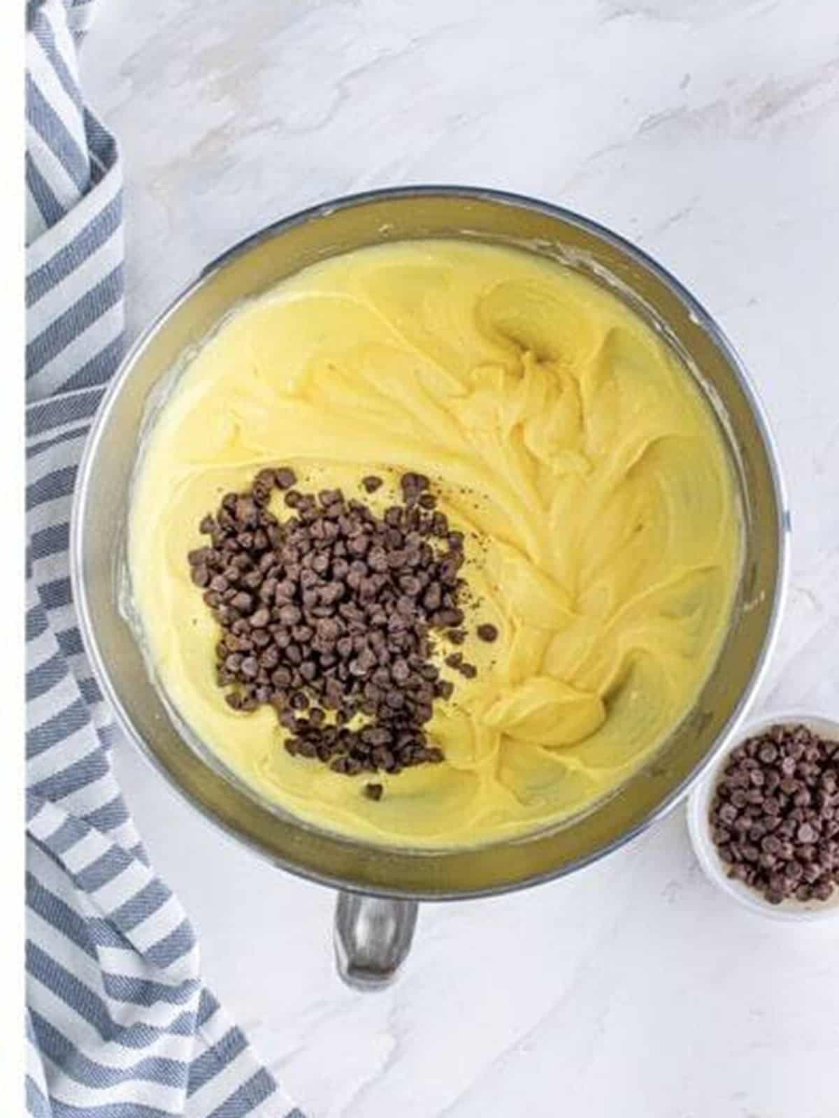 Vanilla pudding cream cheese filling with mini chocolate chips stirred in.