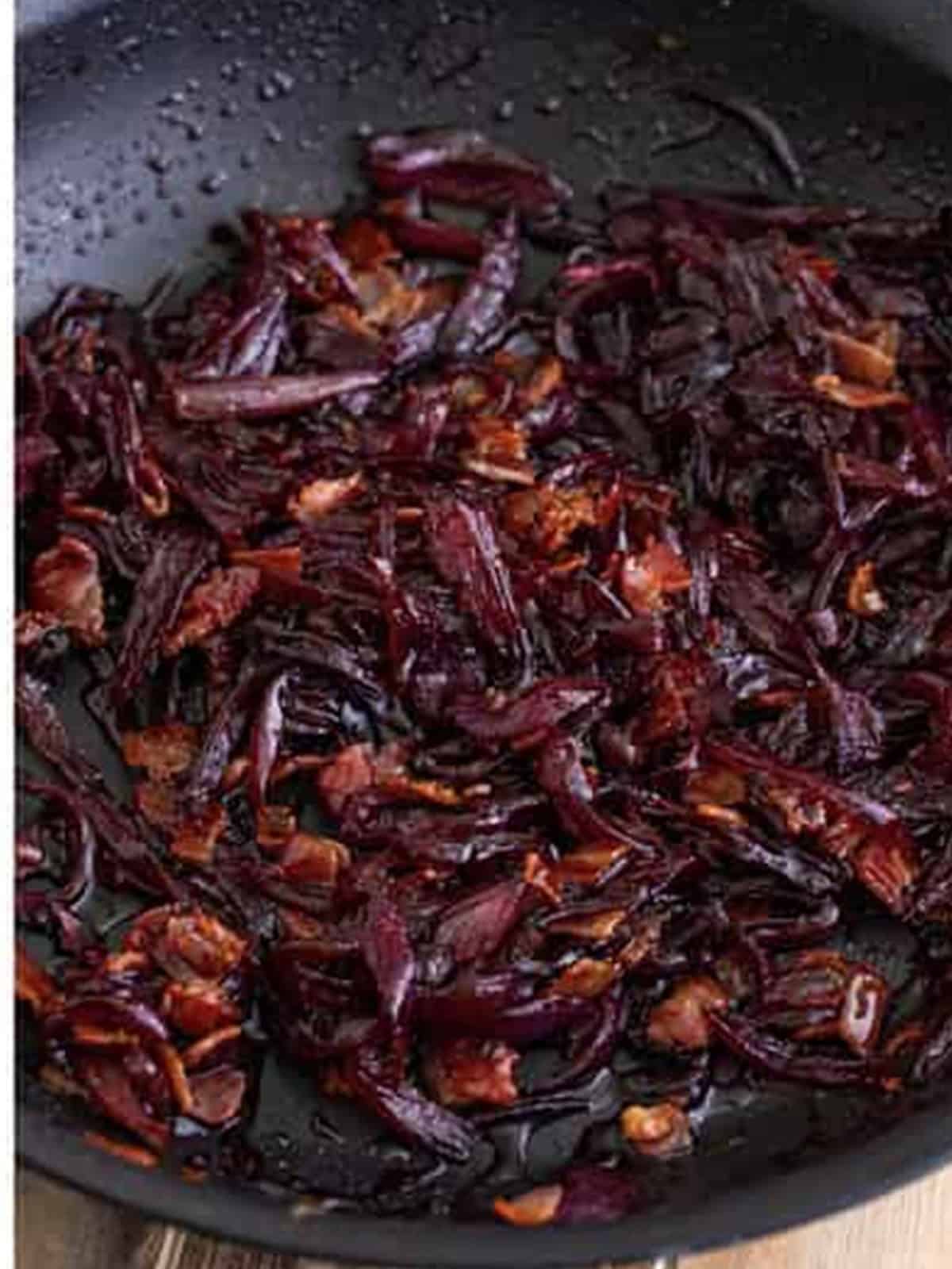 Finished red onion marmalade with bacon, thick and ready to serve.