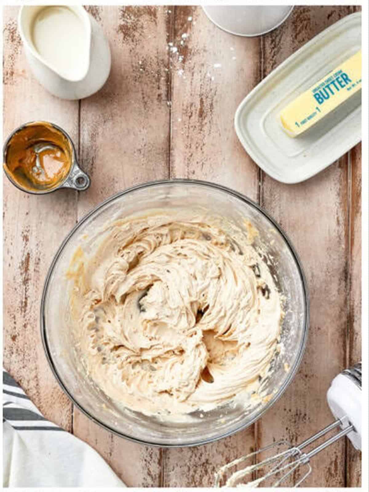 Whipped peanut butter filling for Reeses cookies.