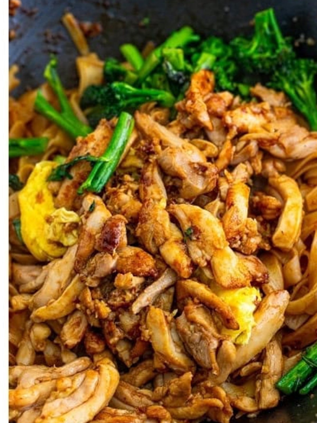 Finished pad see ew with chicken, egg, broccoli, and noodles tossed together.