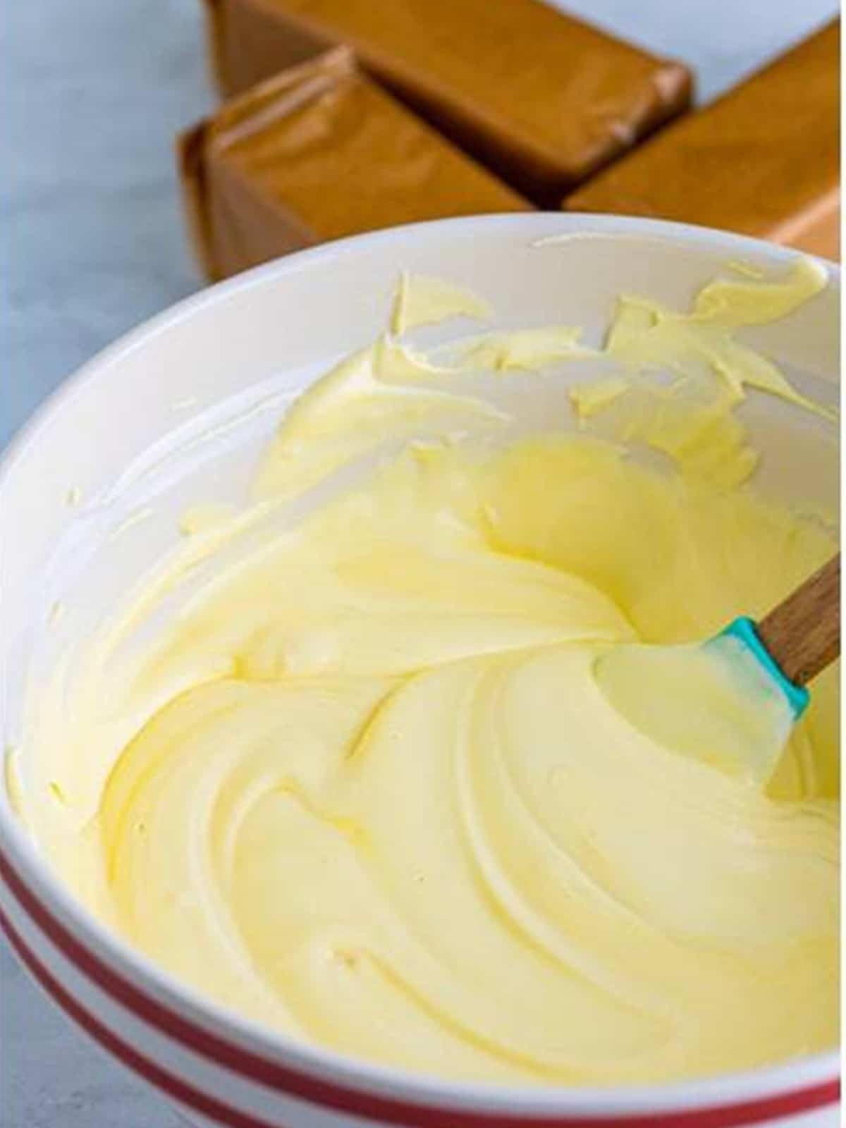 Banana pudding and whipped topping folded together until smooth.