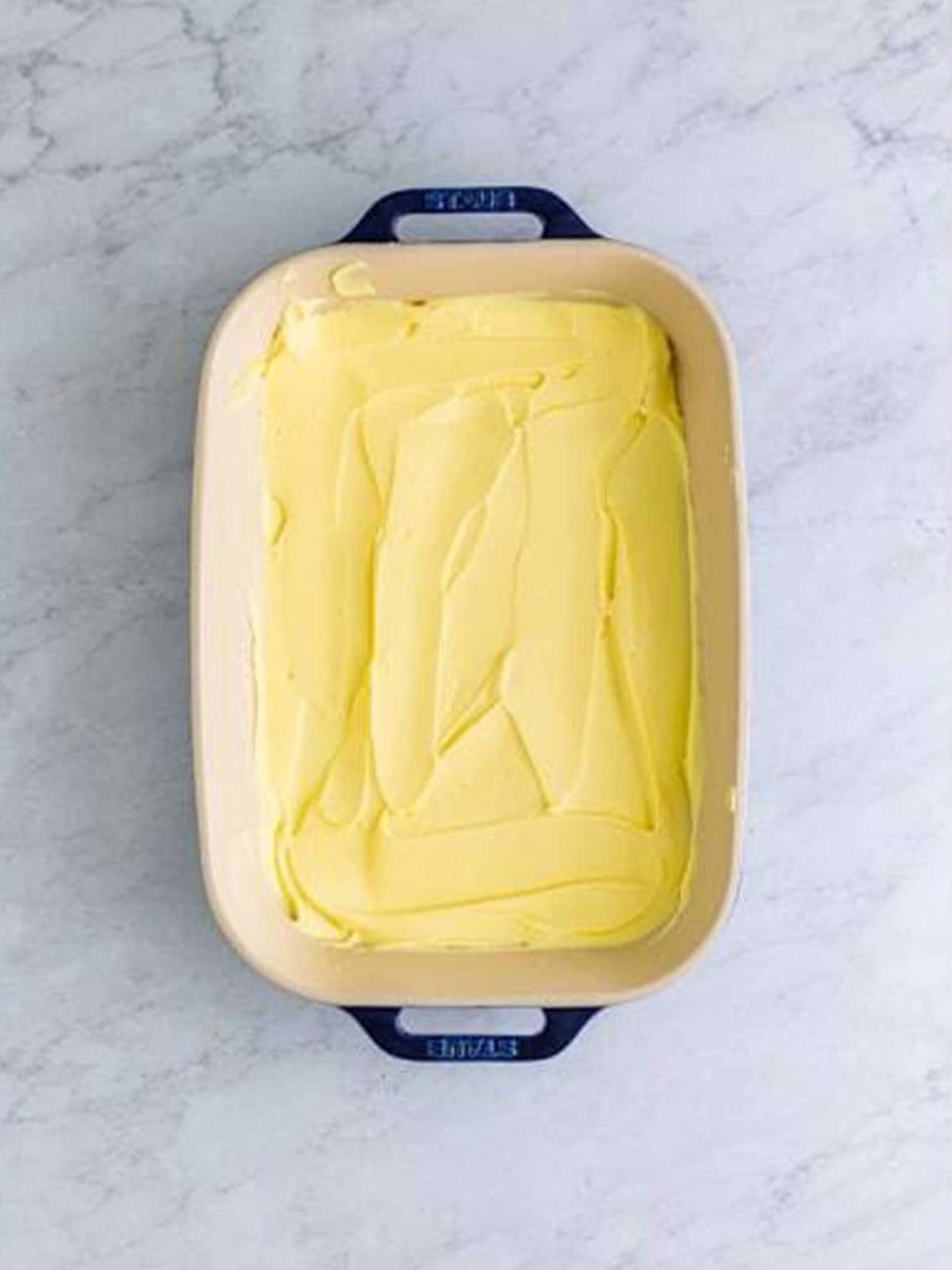 A layer of banana pudding smoothed over the graham crackers.