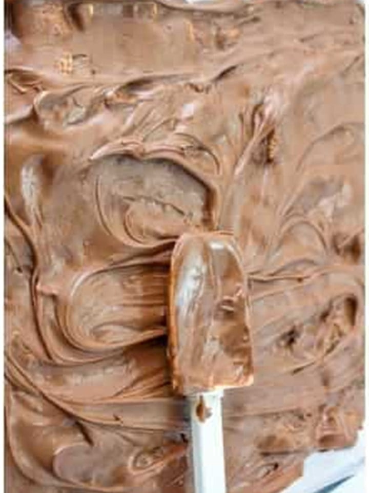 The melted chocolate peanut butter topping spread over the pressed chex bars.
