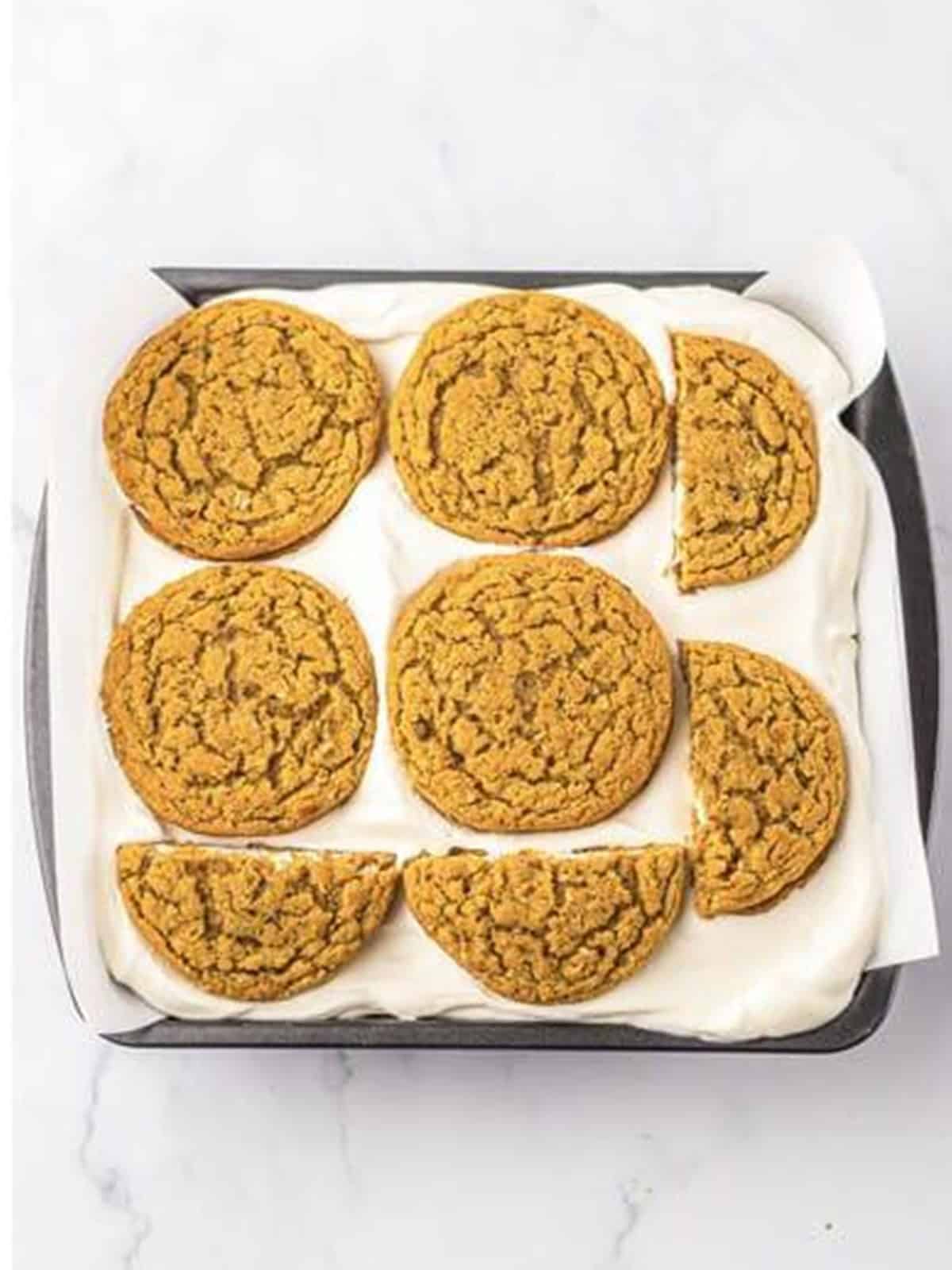 The final layer of ice cream mixture and oatmeal cream pies before freezing.